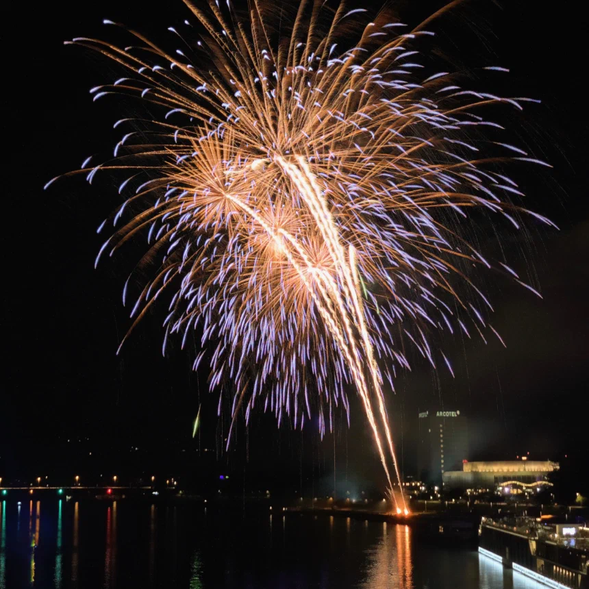 Fireworks shot on iPhone (2)
