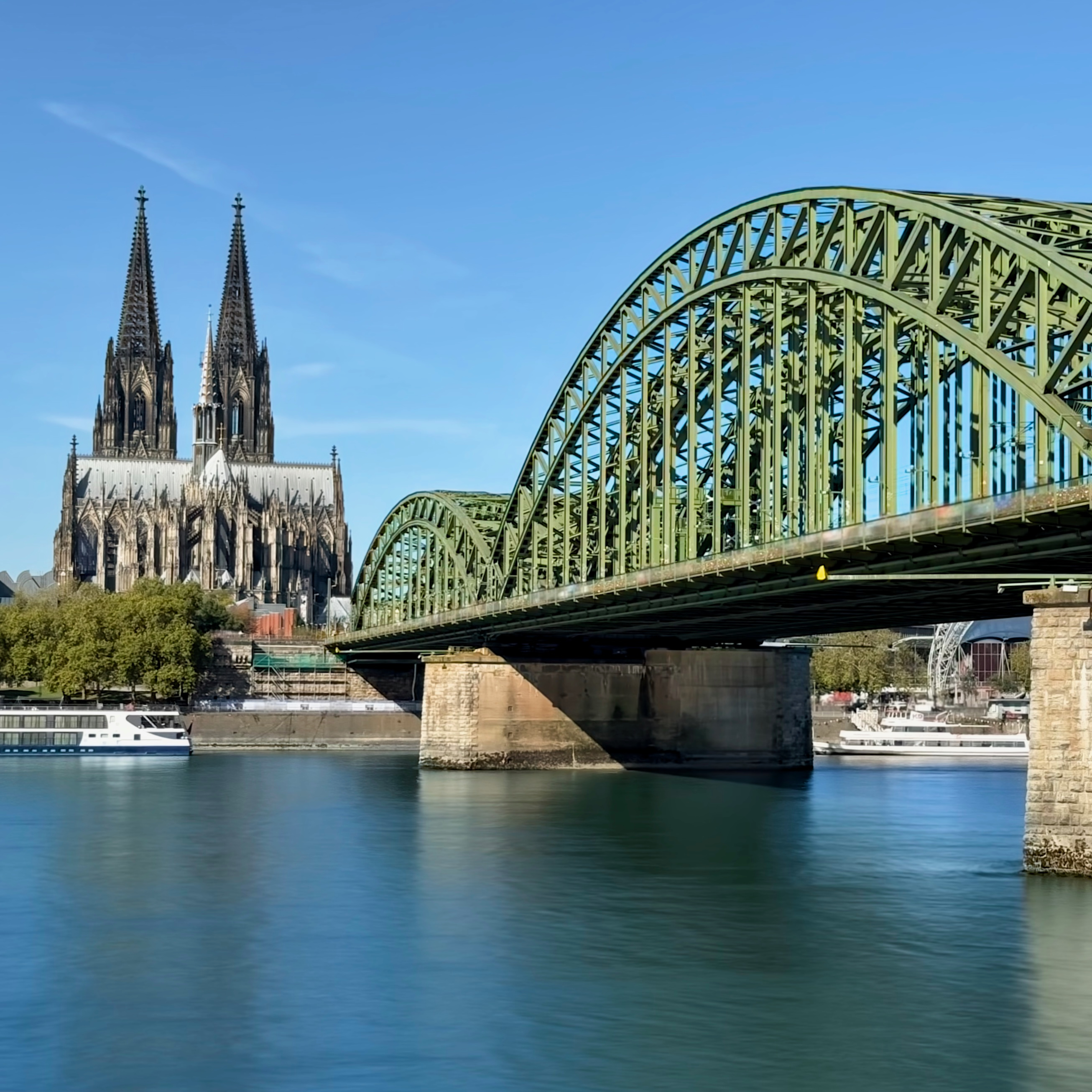 Long exposure of the Cologne Cathedral taken using Live Photos