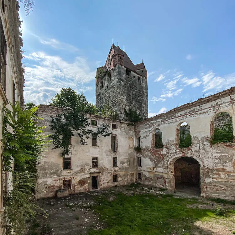 One of the two towers of Castle Pottendorf