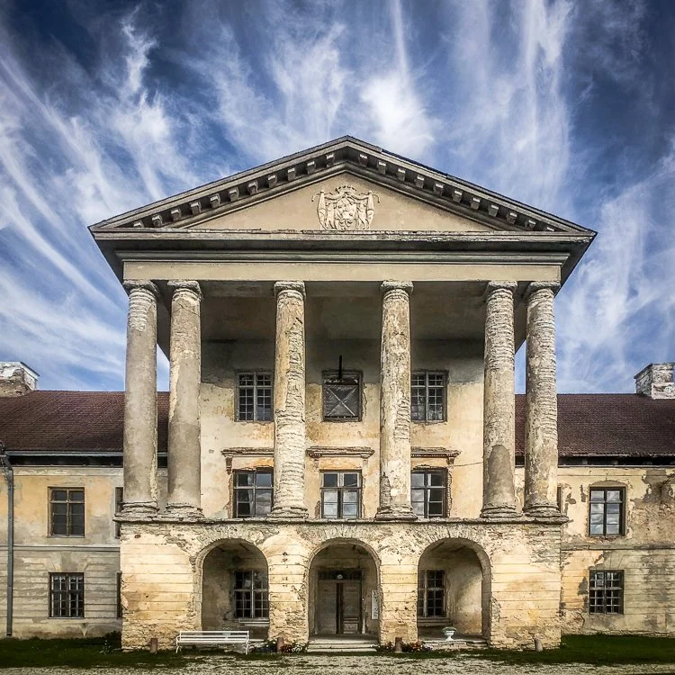 Kolga Manor: a beautiful Manor House and Lost Place in Estonia