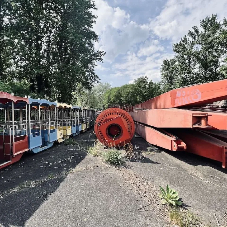 The disassembled Spreepark Ferris wheel.