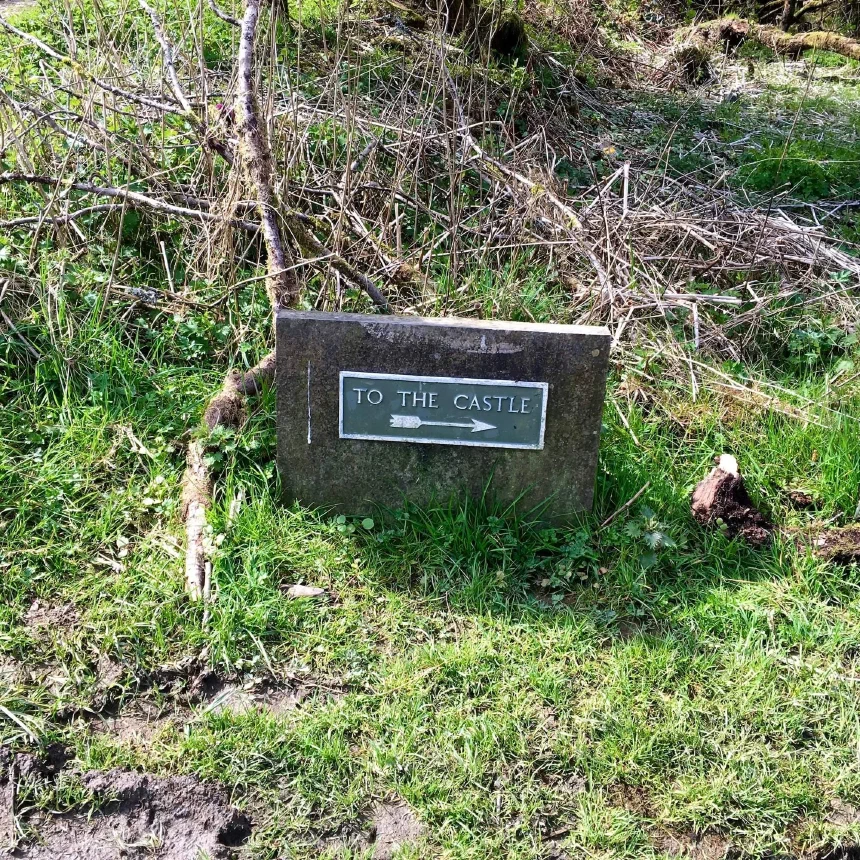 Sign from car park to Kilchurn Castle