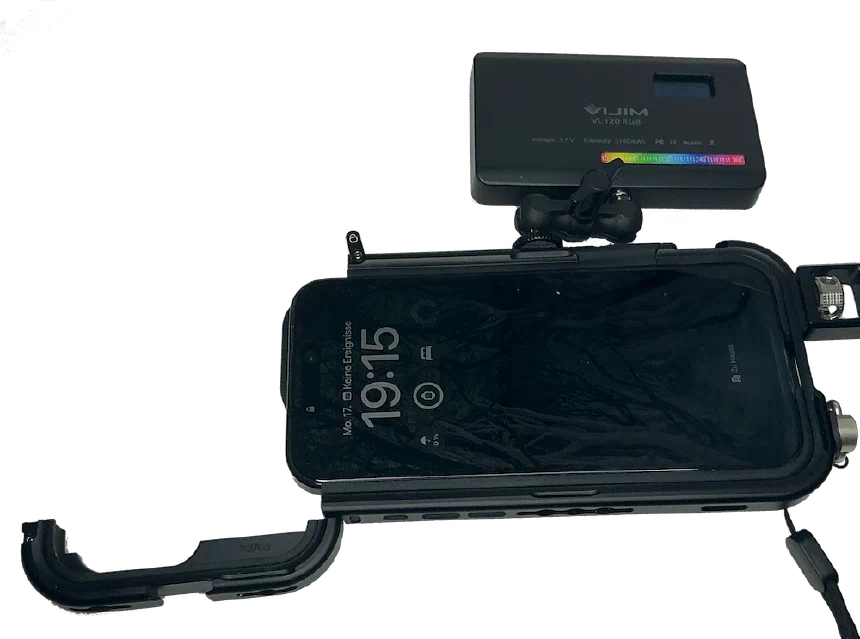 Neewer iPhone cage with openend flap to insert iPhone
