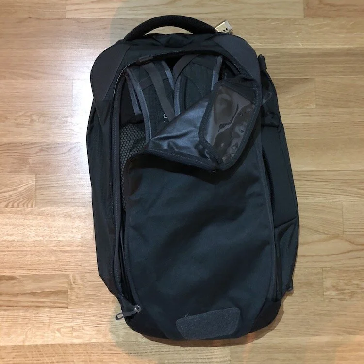 Shoulder Straps of the Osprey Farpoint 40 can be zipped away