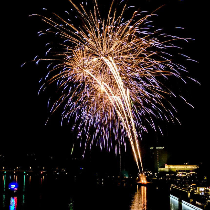 Long Exposure of a Fireworks shot on iPhone XS using Slow Shutter Cam App